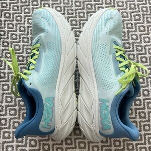 Hoka Arahi 7 Road Running Shoes. Women’s 11B. Aqua, Blue and Green.